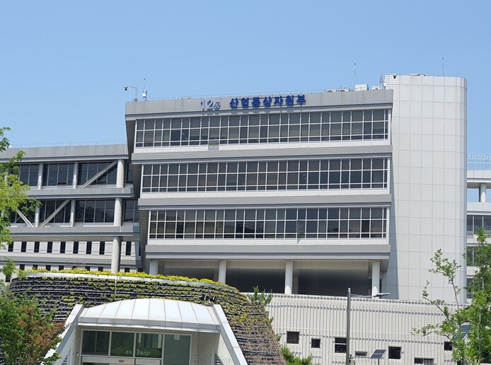 산업부 김정관 장관, 철강산업 위기 ...