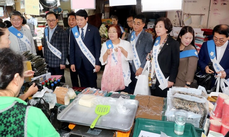 전주시의회 “추석 명절 장보기는 전통...