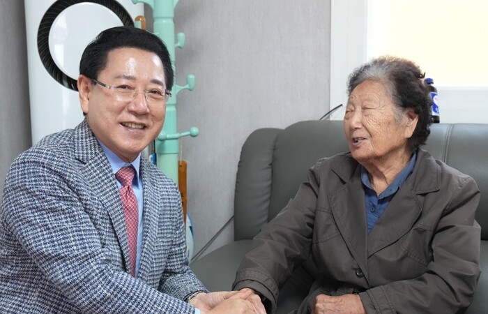 김영록 전남도지사, 목포 경로당 찾아...