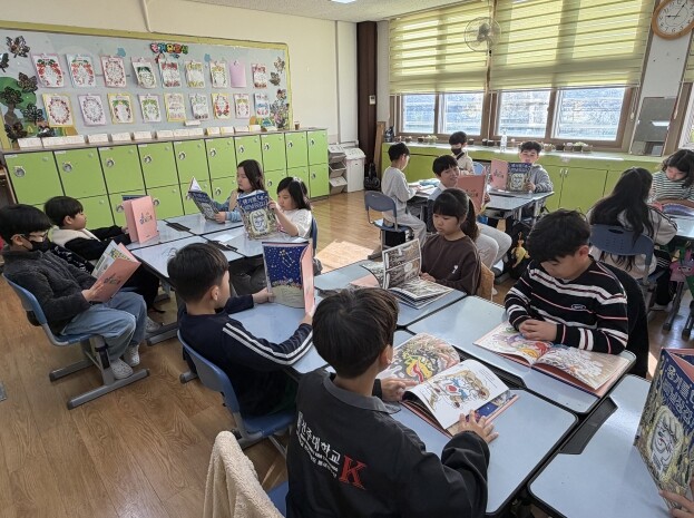 군산학생교육문화관, 학교도서관 지원사...