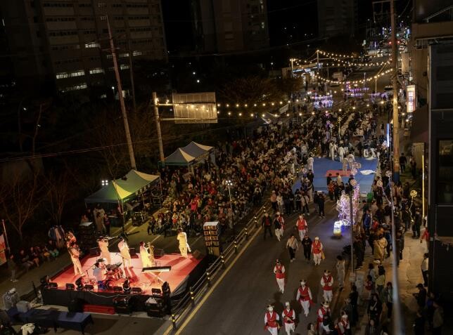 영암군, 레트로 감성 입고 불금 저녁...