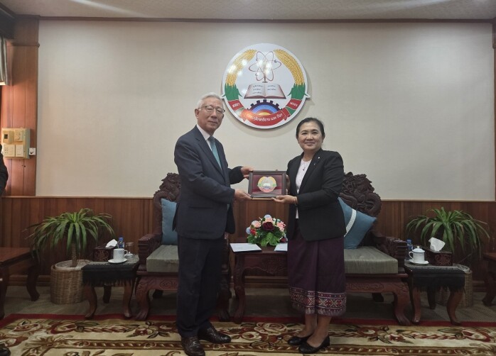 충남교육청, 라오스 정부 훈장 받다....