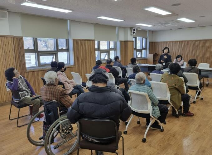 산청군, 저소득층 어르신·장애인 틀니...