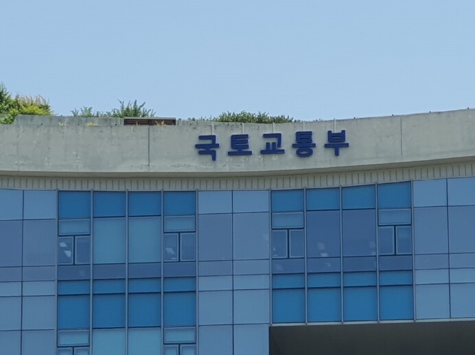 김이탁 국토교통부 제1차관, 국토부-...