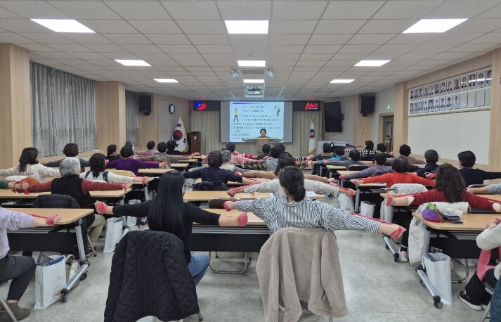 장흥군의회, 천관산관광시장에서 설 맞...